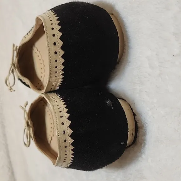Manolo Blahnik Bow Tie Black and Cream Women's Flat Shoes  Size 38/ US 8