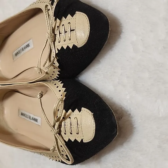 Manolo Blahnik Bow Tie Black and Cream Women's Flat Shoes  Size 38/ US 8
