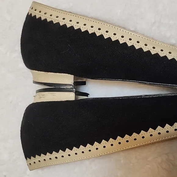 Manolo Blahnik Bow Tie Black and Cream Women's Flat Shoes  Size 38/ US 8