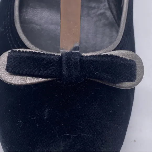 Marc Fisher Vintage Black Velvet/leather flat shoes Sixe 6.5 Made in Italy 🇮🇹