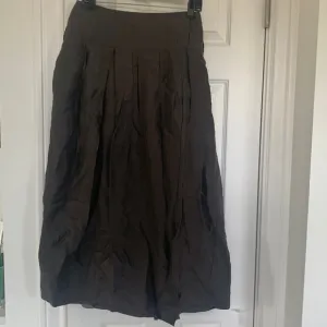 MaxMara skirt - brownish dark grey, size 8, fits large, 2 pockets