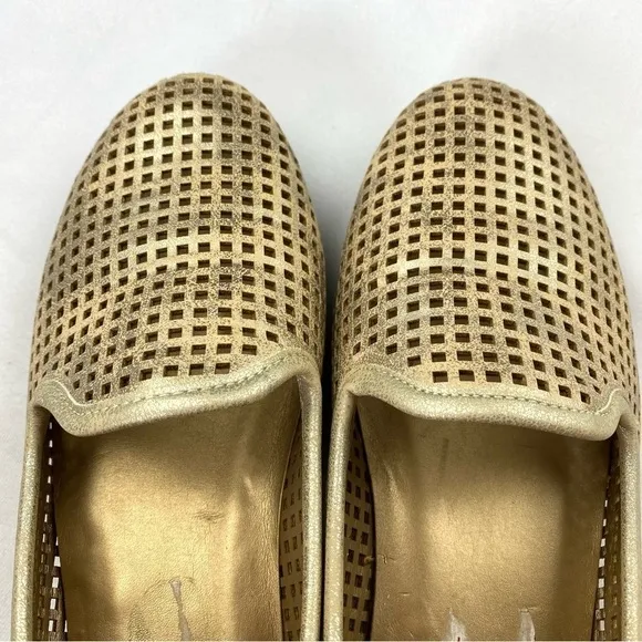 ME TOO Yale Slip On Loafer Laser Cut Rubbed Gold Size 6M (EUC)