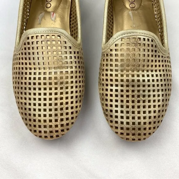 ME TOO Yale Slip On Loafer Laser Cut Rubbed Gold Size 6M (EUC)