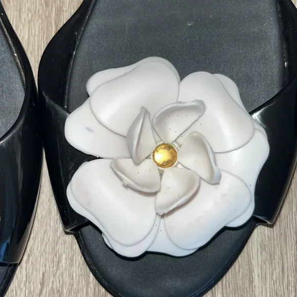Mel By Melissa Black With White Flower Jelly Flat Shoes