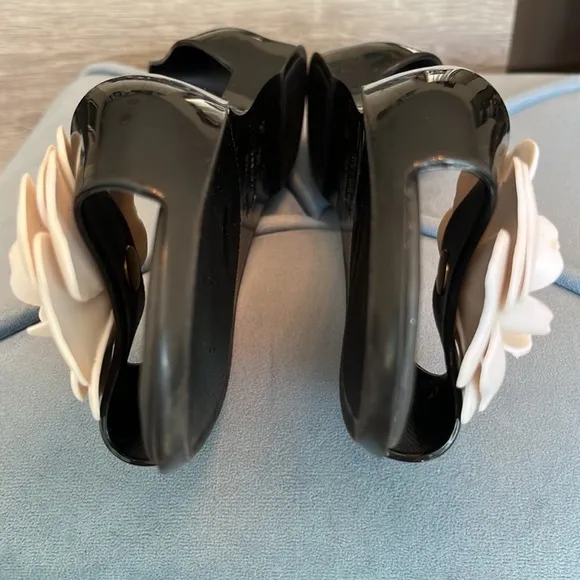Mel By Melissa Black With White Flower Jelly Flat Shoes