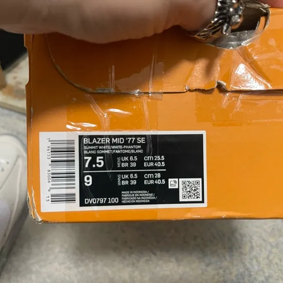 Men Size 7.5 (Euro Sz 40.5) Nike Blazer Mid ‘77 SE Sneakers Summit White/Phantom