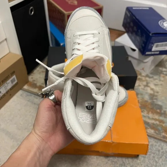 Men Size 7.5 (Euro Sz 40.5) Nike Blazer Mid ‘77 SE Sneakers Summit White/Phantom