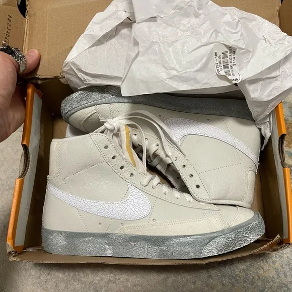 Men Size 7.5 (Euro Sz 40.5) Nike Blazer Mid ‘77 SE Sneakers Summit White/Phantom