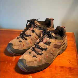 Men’s Columbia Keota hiking shoes, size 9 1/2