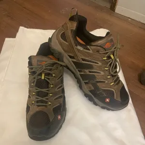 Men’s Merrell size 14 boots