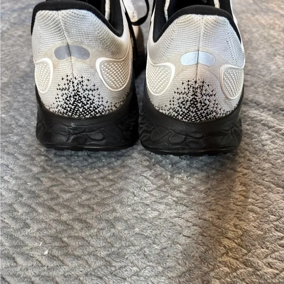Men’s New Balance Fresh Foam x 1080 Black and White Shoes Size 13