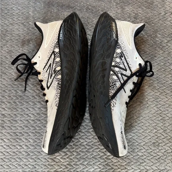 Men’s New Balance Fresh Foam x 1080 Black and White Shoes Size 13