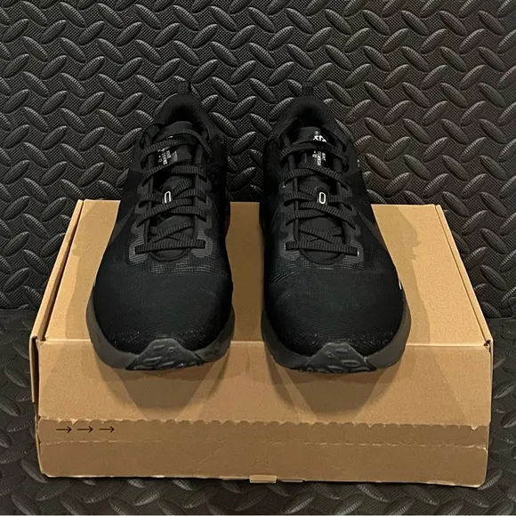 Mens Nike Athletic Running Shoes Black Size‎ 8.5