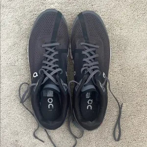 Men’s On Running Cloud Trainer Sneakers Size 11