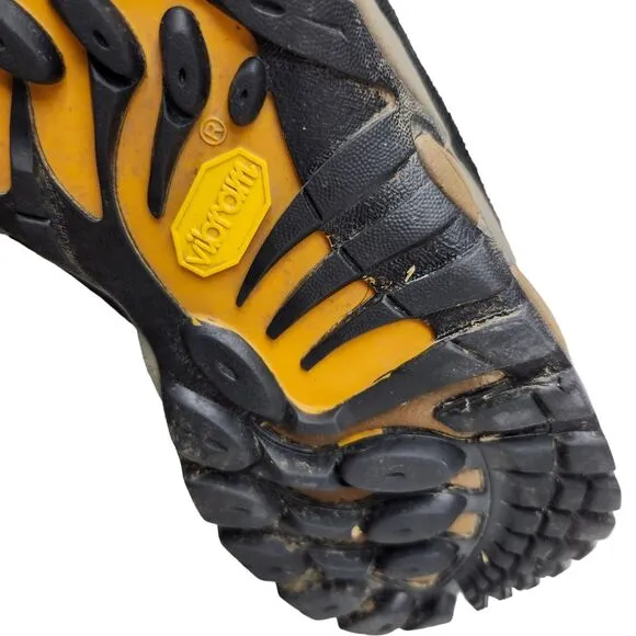 Merrell Refuge Core Mens 10.5 Hiking Shoes Dark Earth Brown Waterproof Casual