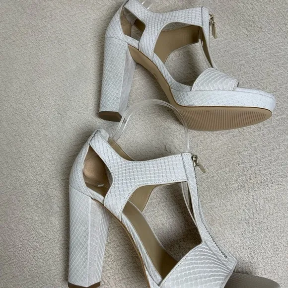 Michael Kors Berkley Embossed Cream Leather Platform Sandals Block Heel Size 9