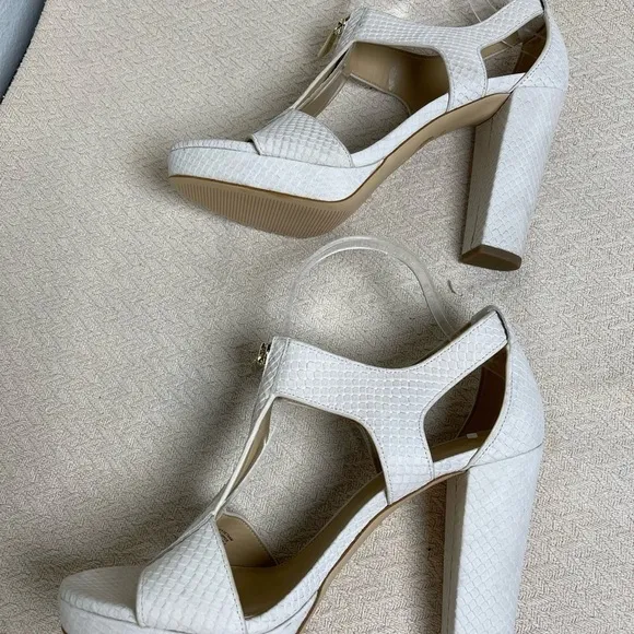Michael Kors Berkley Embossed Cream Leather Platform Sandals Block Heel Size 9