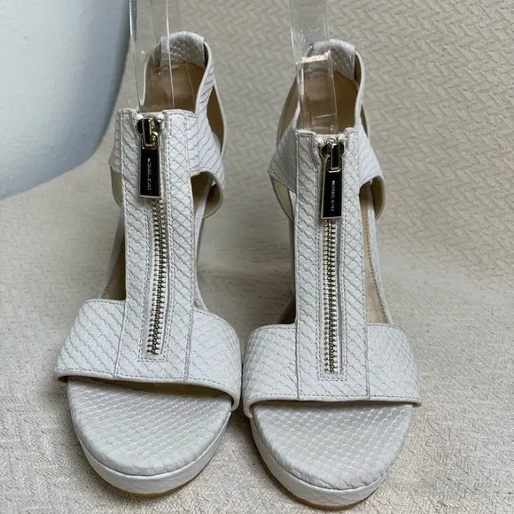 Michael Kors Berkley Embossed Cream Leather Platform Sandals Block Heel Size 9