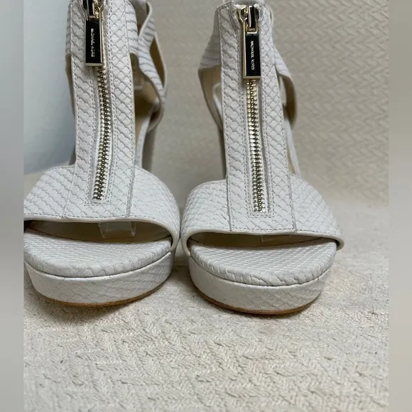 Michael Kors Berkley Embossed Cream Leather Platform Sandals Block Heel Size 9