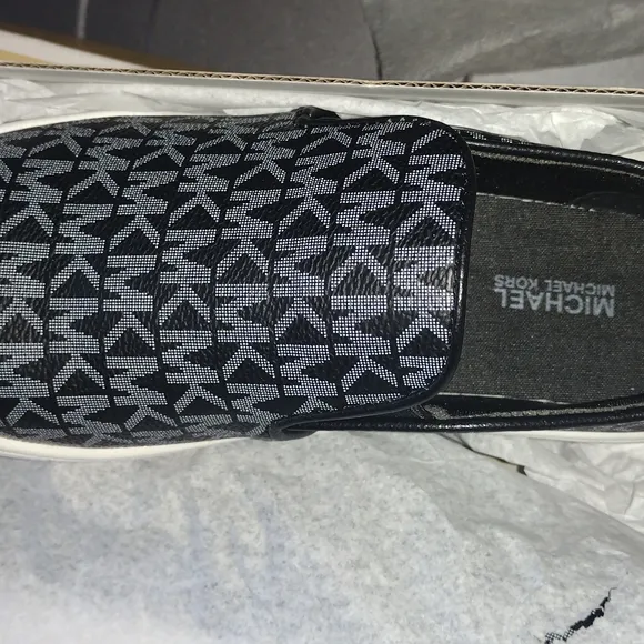 Michael Kors Big Girls Size 3.5 Black Slip-On Shoes