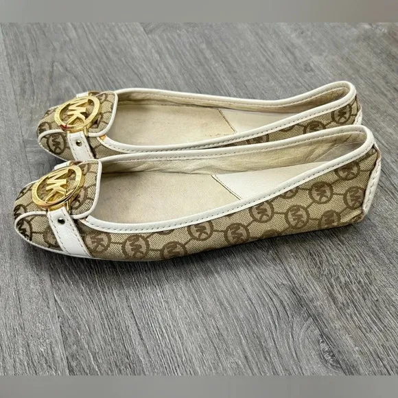 Michael Kors Flat Tan/White/Gold MK Emblem Shoes