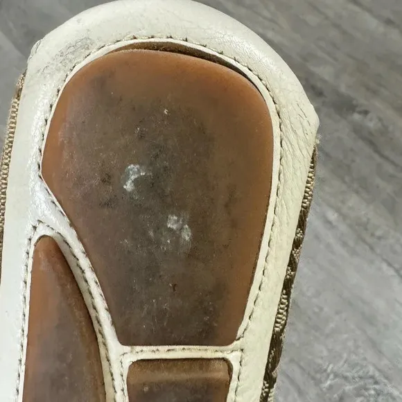 Michael Kors Flat Tan/White/Gold MK Emblem Shoes