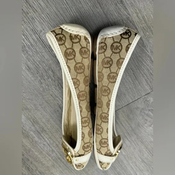 Michael Kors Flat Tan/White/Gold MK Emblem Shoes