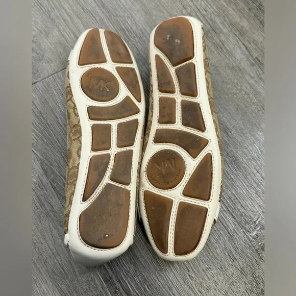 Michael Kors Flat Tan/White/Gold MK Emblem Shoes