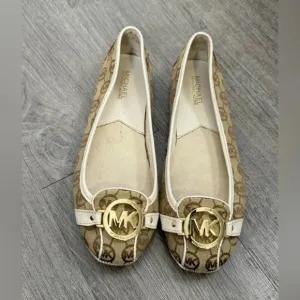 Michael Kors Flat Tan/White/Gold MK Emblem Shoes
