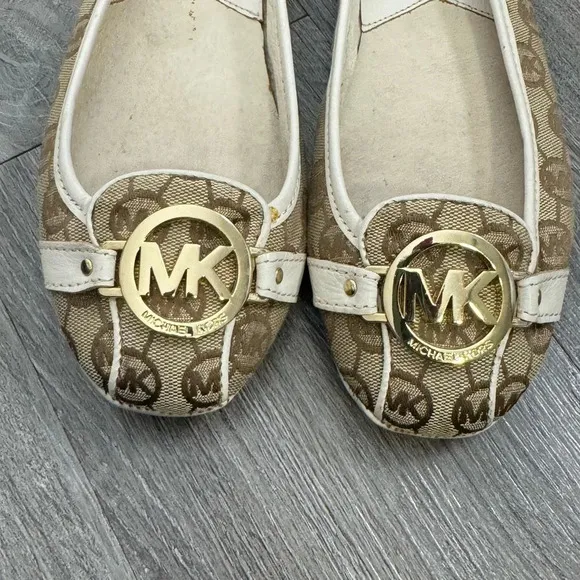 Michael Kors Flat Tan/White/Gold MK Emblem Shoes