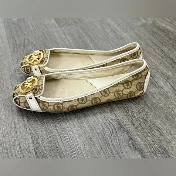 Michael Kors Flat Tan/White/Gold MK Emblem Shoes