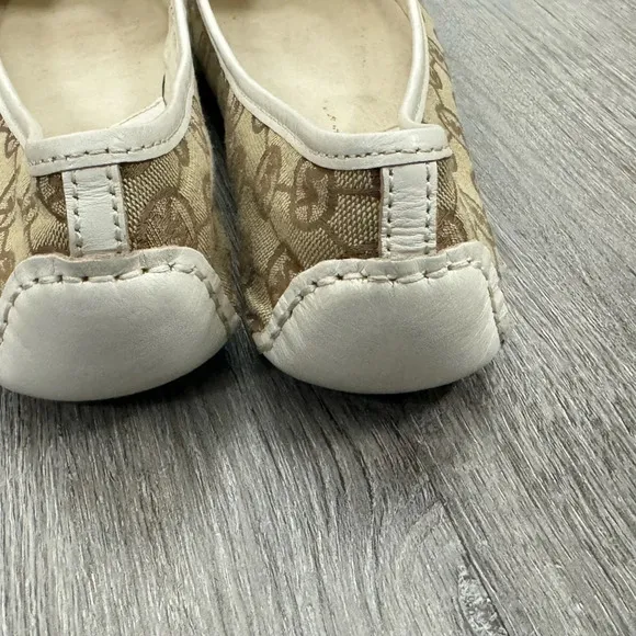 Michael Kors Flat Tan/White/Gold MK Emblem Shoes