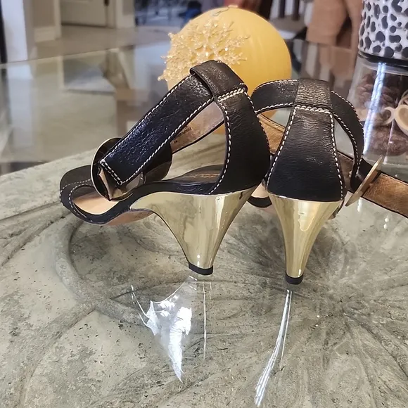 Michael Kors women's t-strap black leather heel sandals like new 9m