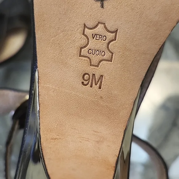 Michael Kors women's t-strap black leather heel sandals like new 9m