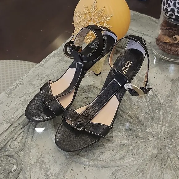 Michael Kors women's t-strap black leather heel sandals like new 9m