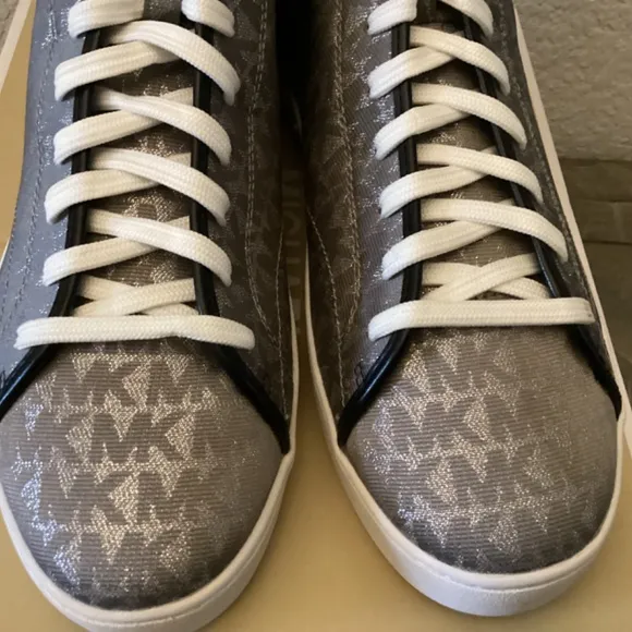 MICHAEL MICHAEL KORS Women's Edie Lace-Up High-Top Sneakers, size 7