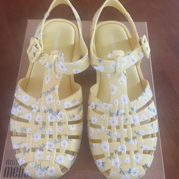Mini Melissa Possession Print daisies in yellow size 2 girls- BNIB!