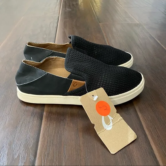 Mismatch 6 and 6.5 Olukai Women's Pehuea Black Slip On Shoes