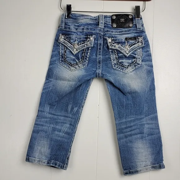 Miss Me rhinestone bling capri jeans size 7
