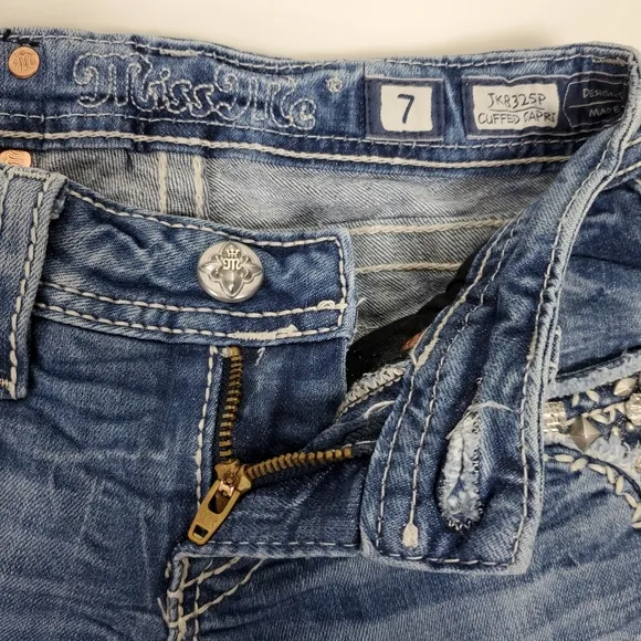 Miss Me rhinestone bling capri jeans size 7