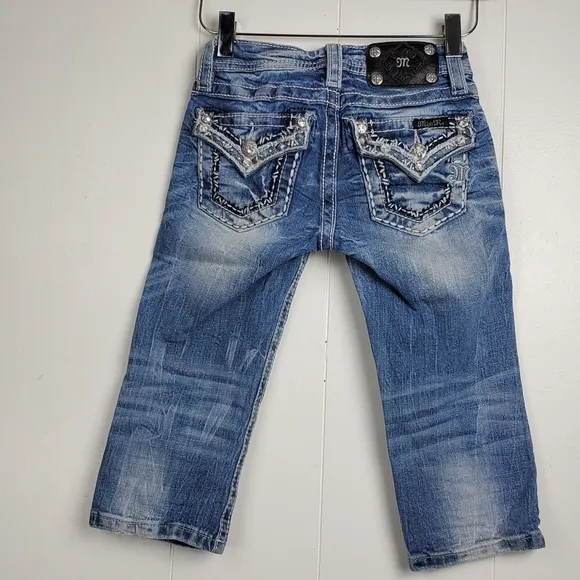 Miss Me rhinestone bling capri jeans size 7