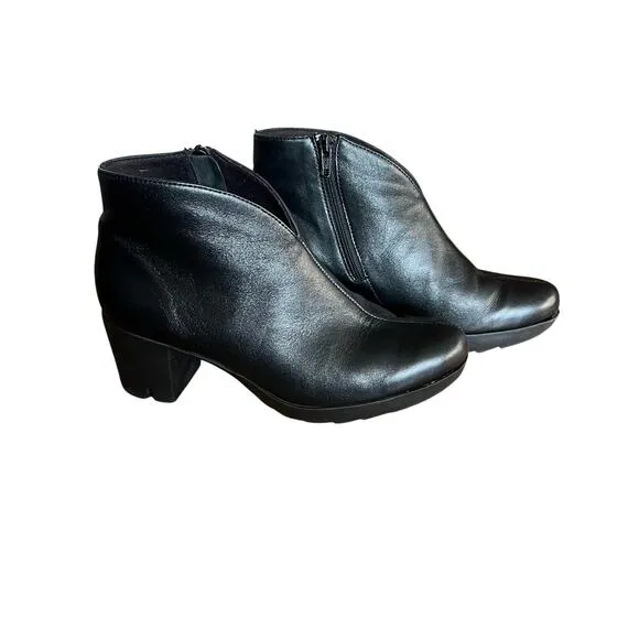 Munro American  Black Robynette Booties Ankle Boots Size 7.5 W Wide