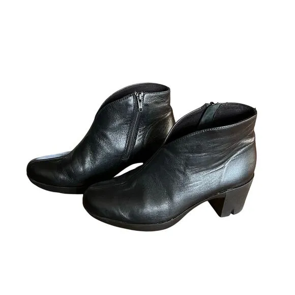 Munro American  Black Robynette Booties Ankle Boots Size 7.5 W Wide