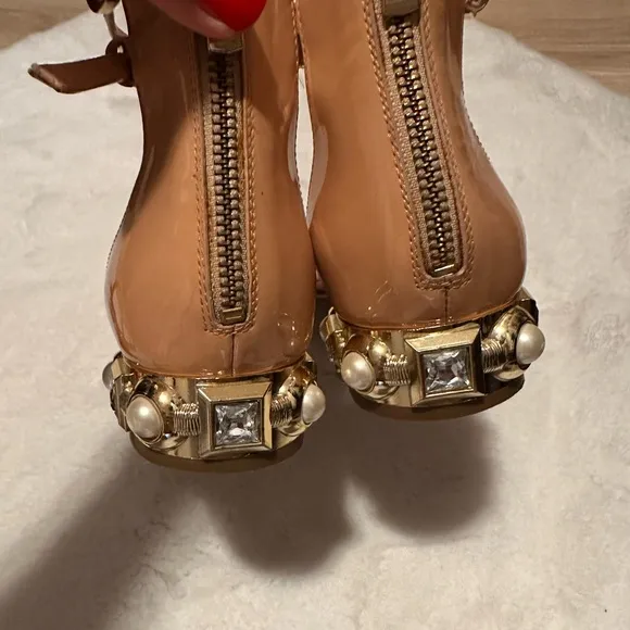 Musette Women's Tan Sandals,Size 39