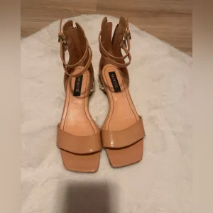 Musette Women's Tan Sandals,Size 39