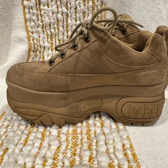 Naked Wolfe Sporty Tan/Brown Platform Sneakers Size 9
