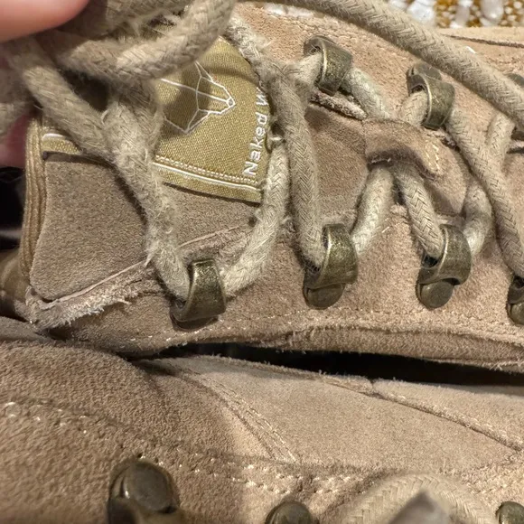 Naked Wolfe Sporty Tan/Brown Platform Sneakers Size 9
