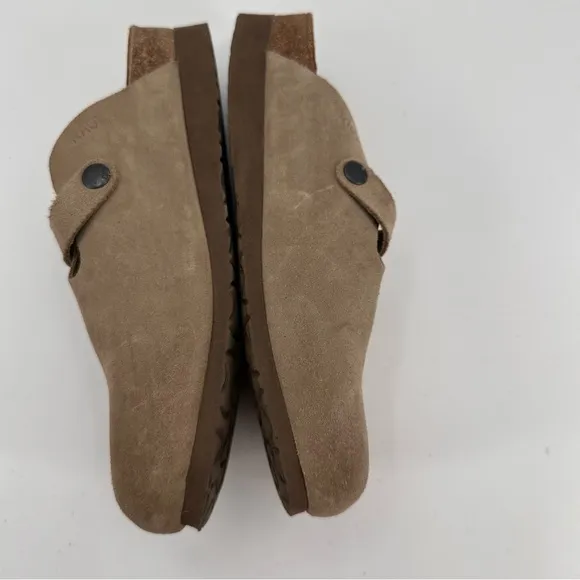 Naot Tan Suede Clogs Slip On Shoes Size 40 FLAWS