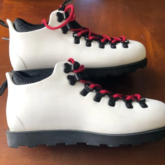 Native vegan Fitzsimmon citylite Unisex white hiking boots/shoes size 5Men7women