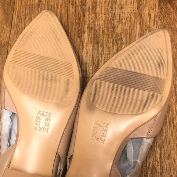 Naturalizer Banks Pointed Toe Slingback Flat Pump in Tan Size 9